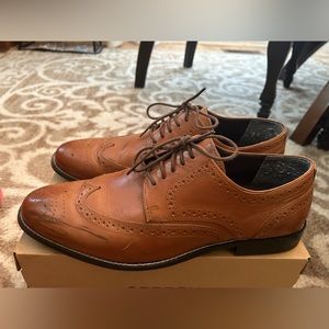 Men’s size 13 brown dress shoes.